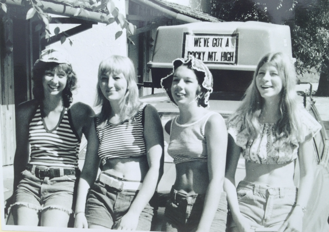 40 years later these girls recreated their teenage road trip.. pic